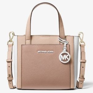 MICHAEL KORS

Gemma Pebbled Leather crossbody
